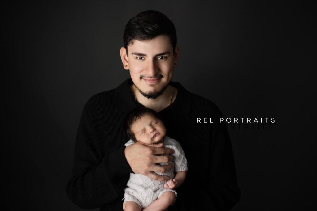 Dad and newborn baby in skokie photography photo