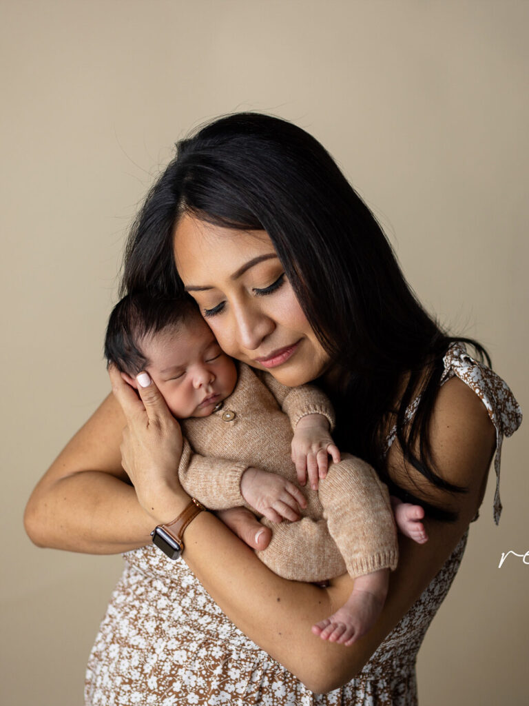 mom chose newborn photographer